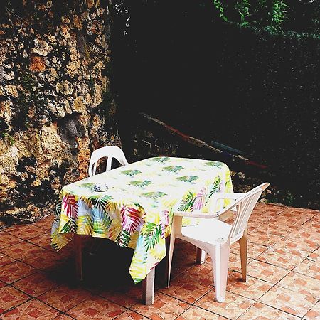 Bed And Breakfast Les Roses Multicolores Du 47 Fumel Екстериор снимка