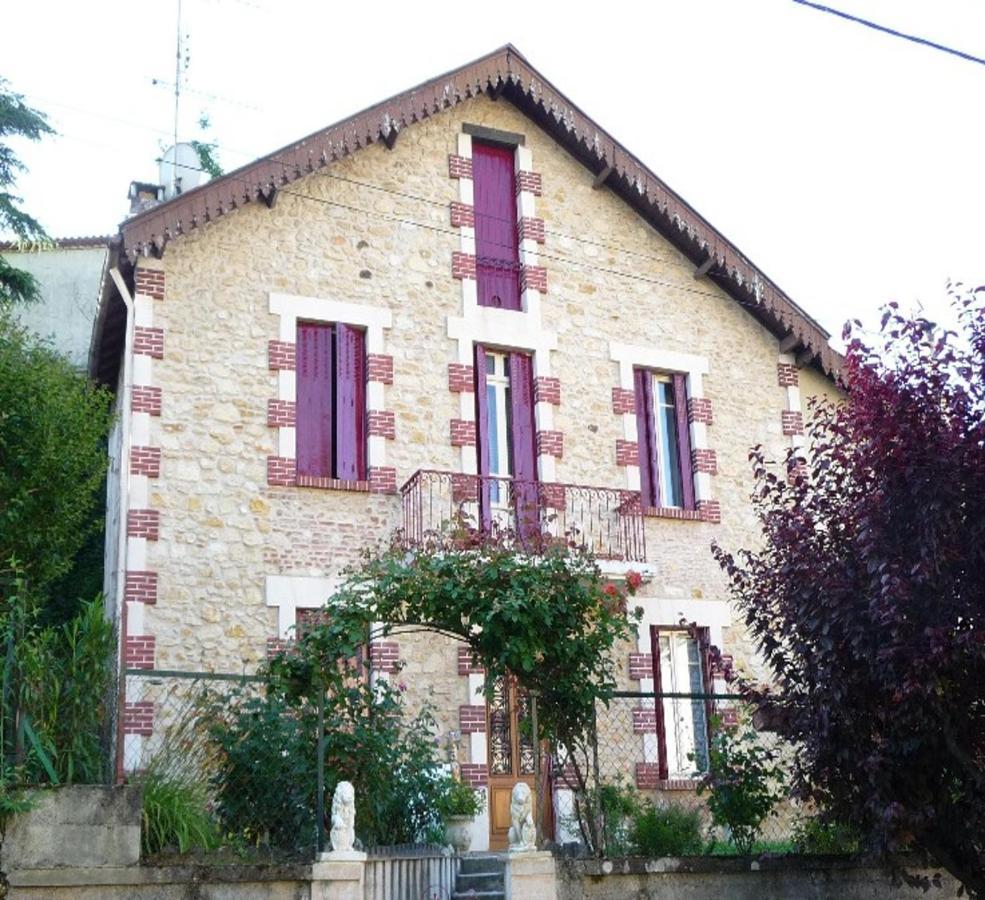 Bed And Breakfast Les Roses Multicolores Du 47 Fumel Екстериор снимка