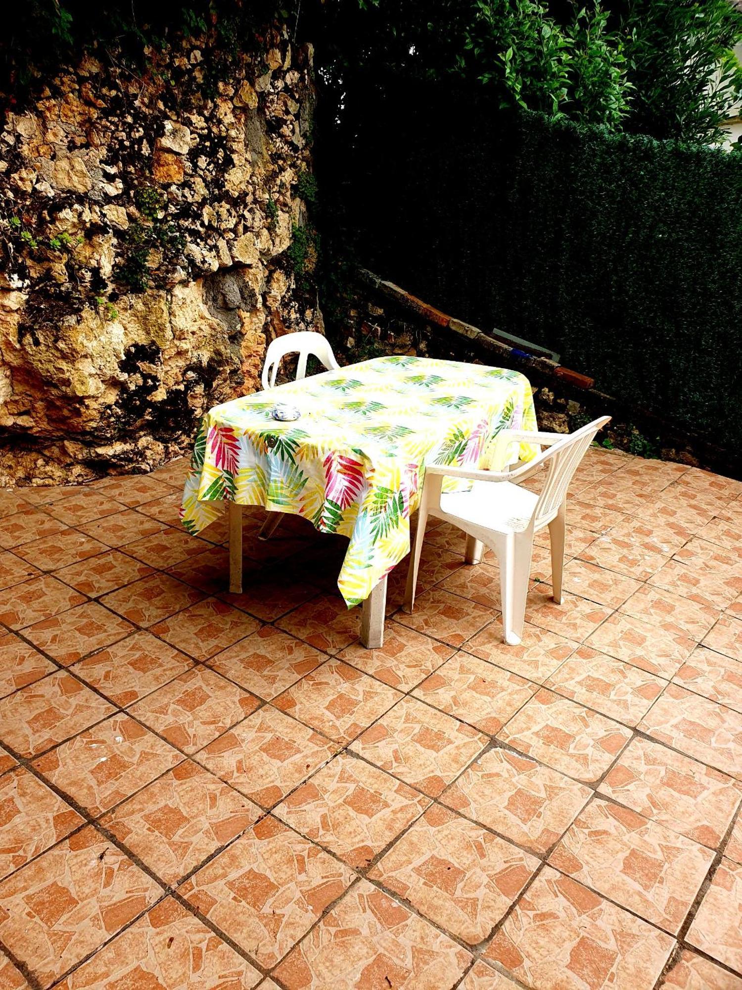 Bed And Breakfast Les Roses Multicolores Du 47 Fumel Екстериор снимка